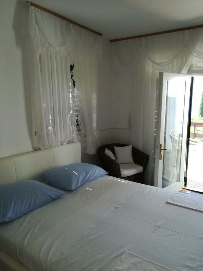Apartman Renata โนวีวีโนดอลสกี ภายนอก รูปภาพ